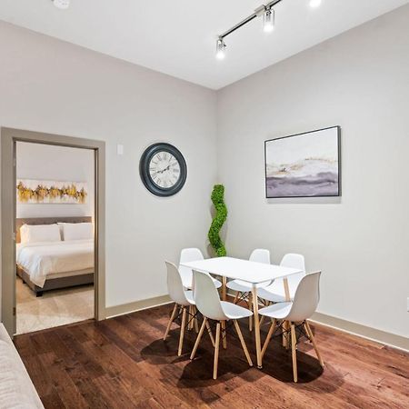 Grand Luxury Premium Vaulted Ceilings Apartment Woodbridge Luaran gambar