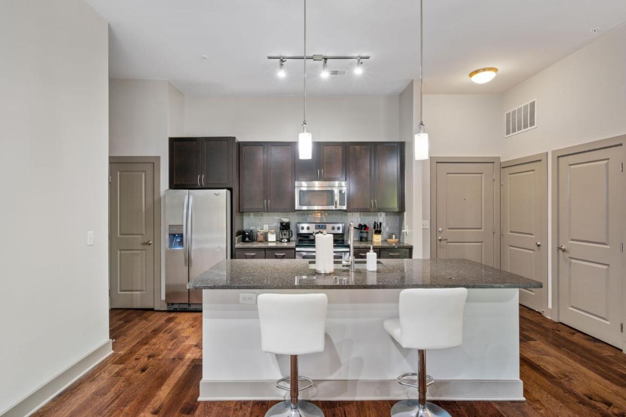 Grand Luxury Premium Vaulted Ceilings Apartment Woodbridge Luaran gambar