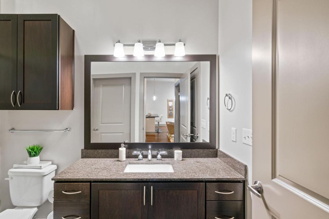 Grand Luxury Premium Vaulted Ceilings Apartment Woodbridge Luaran gambar