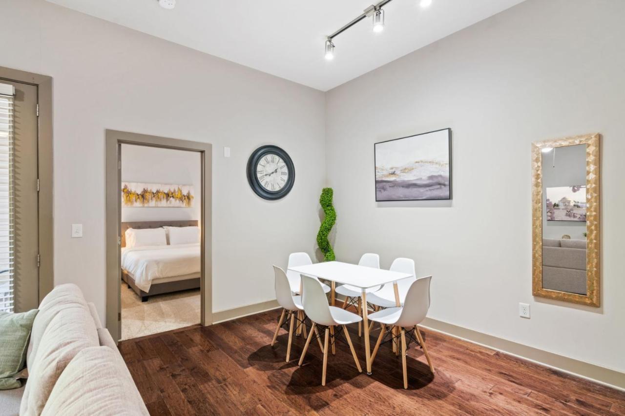 Grand Luxury Premium Vaulted Ceilings Apartment Woodbridge Luaran gambar
