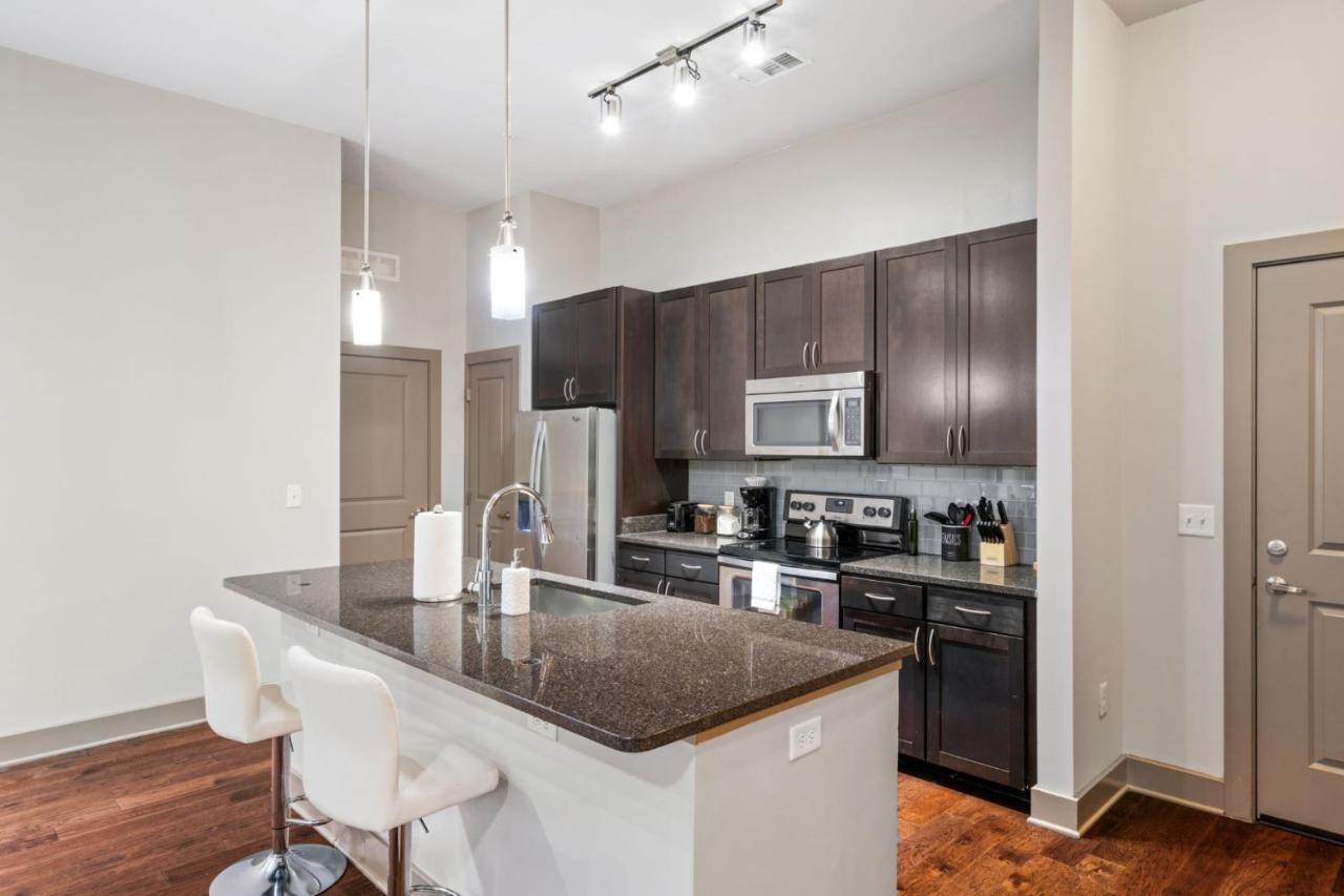 Grand Luxury Premium Vaulted Ceilings Apartment Woodbridge Luaran gambar