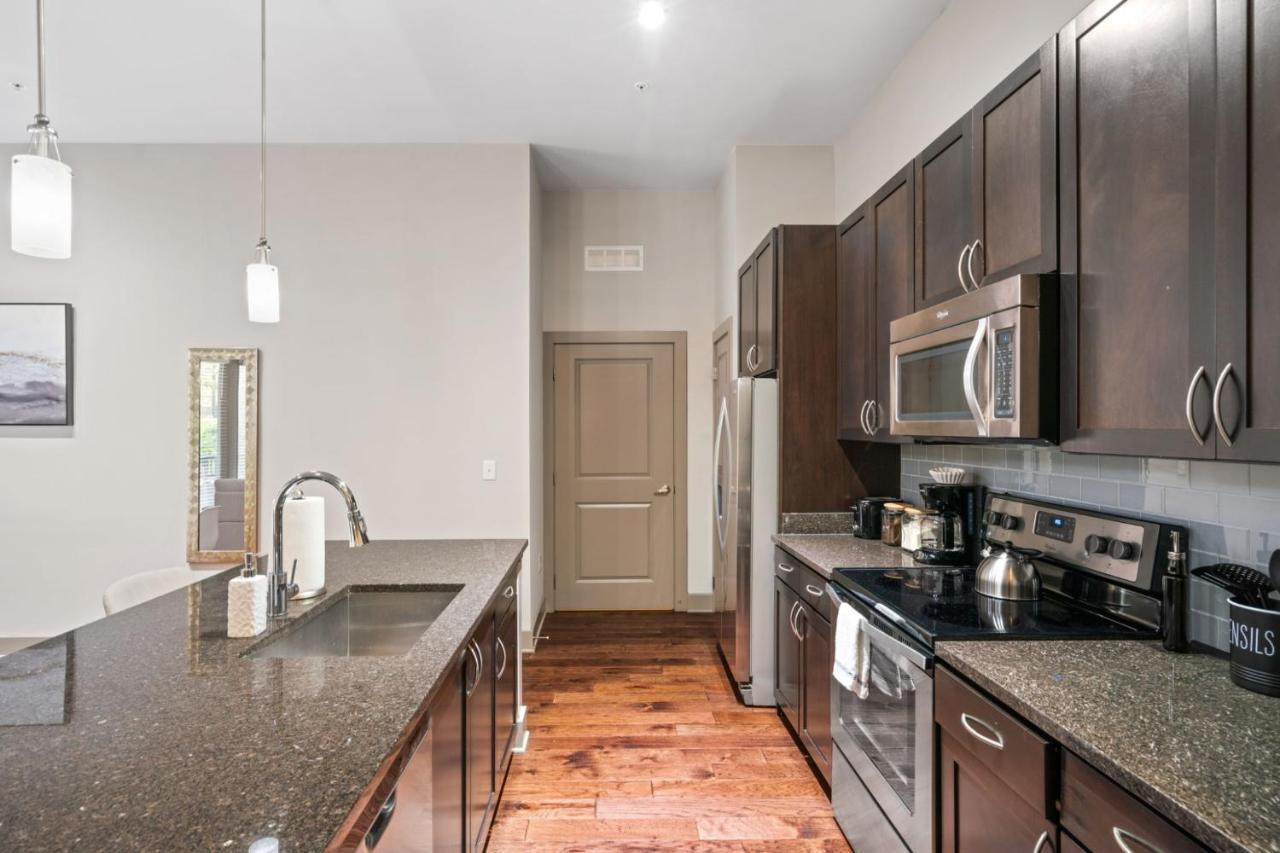 Grand Luxury Premium Vaulted Ceilings Apartment Woodbridge Luaran gambar