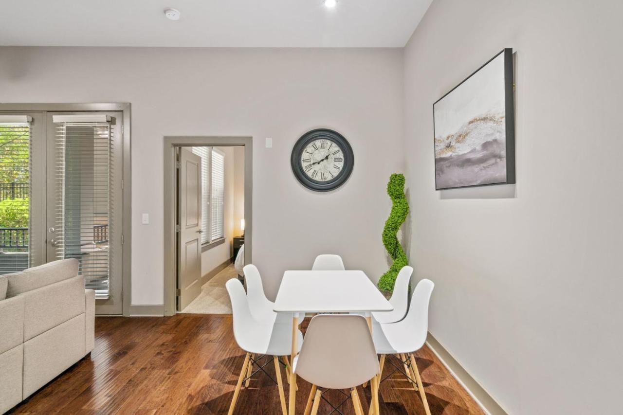 Grand Luxury Premium Vaulted Ceilings Apartment Woodbridge Luaran gambar