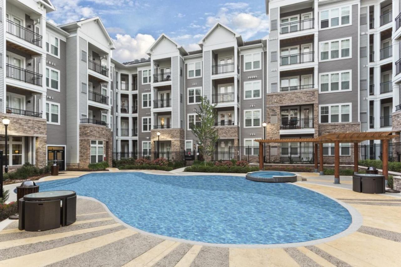 Grand Luxury Premium Vaulted Ceilings Apartment Woodbridge Luaran gambar