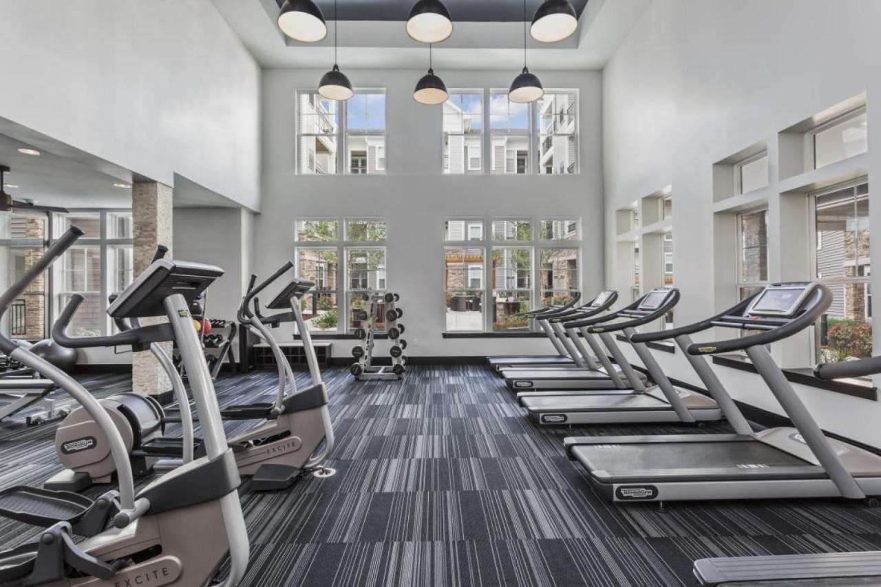 Grand Luxury Premium Vaulted Ceilings Apartment Woodbridge Luaran gambar
