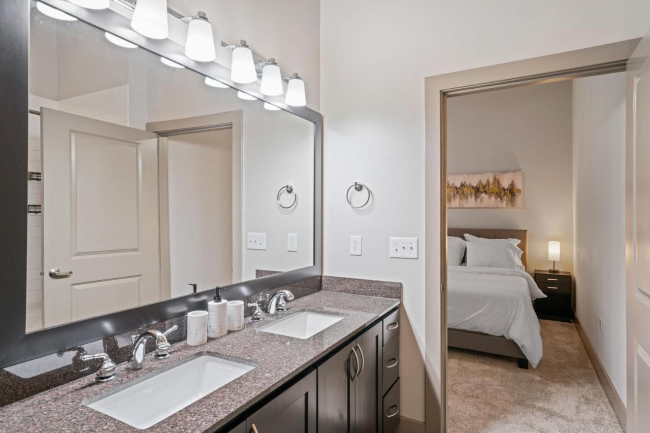 Grand Luxury Premium Vaulted Ceilings Apartment Woodbridge Luaran gambar