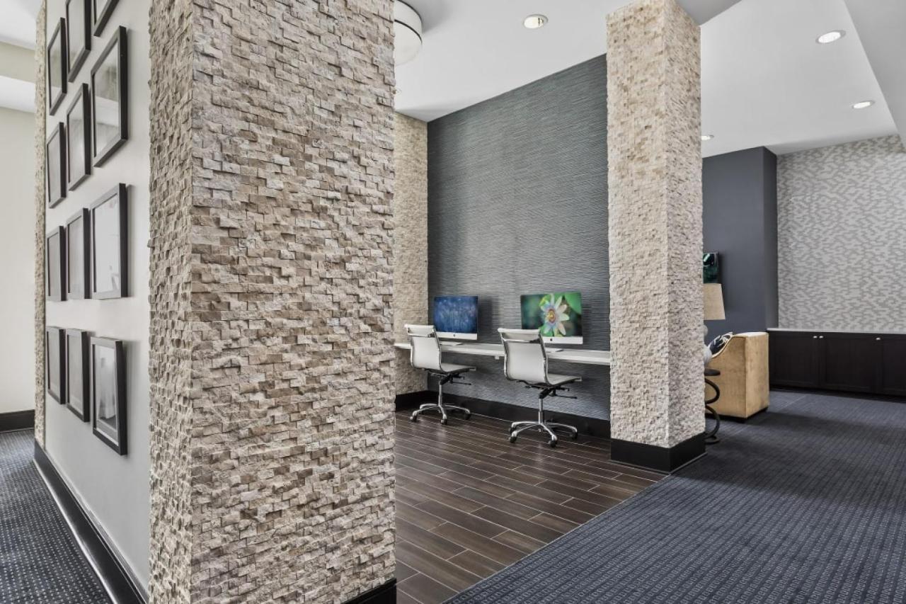 Grand Luxury Premium Vaulted Ceilings Apartment Woodbridge Luaran gambar
