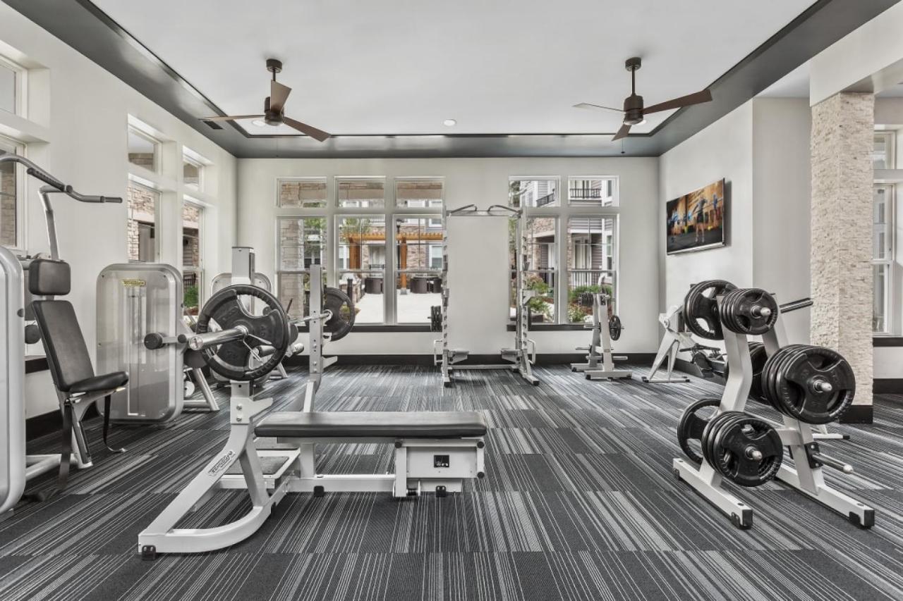 Grand Luxury Premium Vaulted Ceilings Apartment Woodbridge Luaran gambar