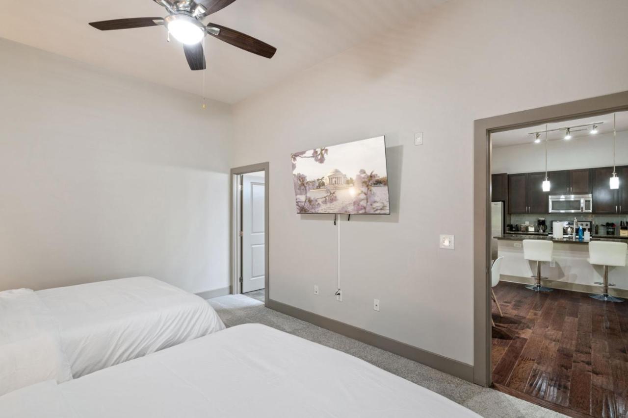 Grand Luxury Premium Vaulted Ceilings Apartment Woodbridge Luaran gambar